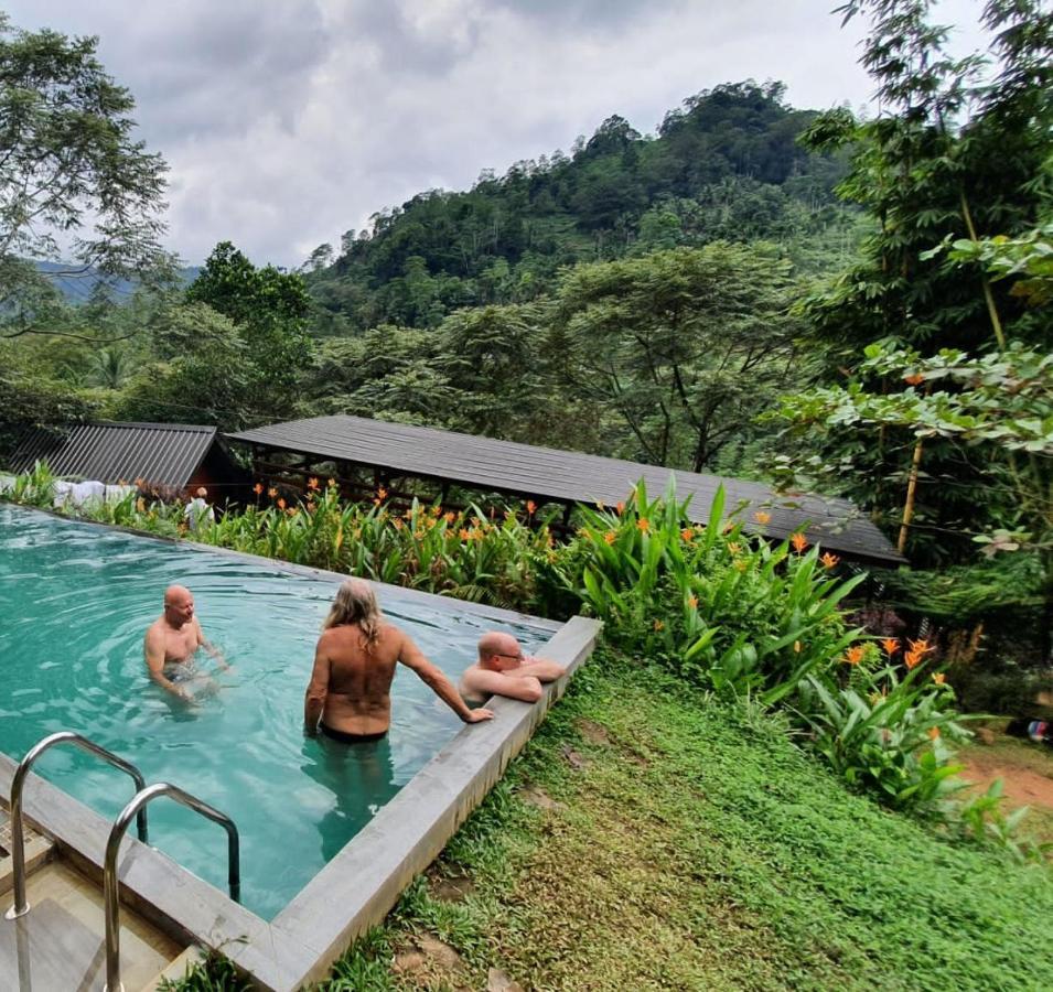 Sinharaja Forest Gate Deniyaya Buitenkant foto