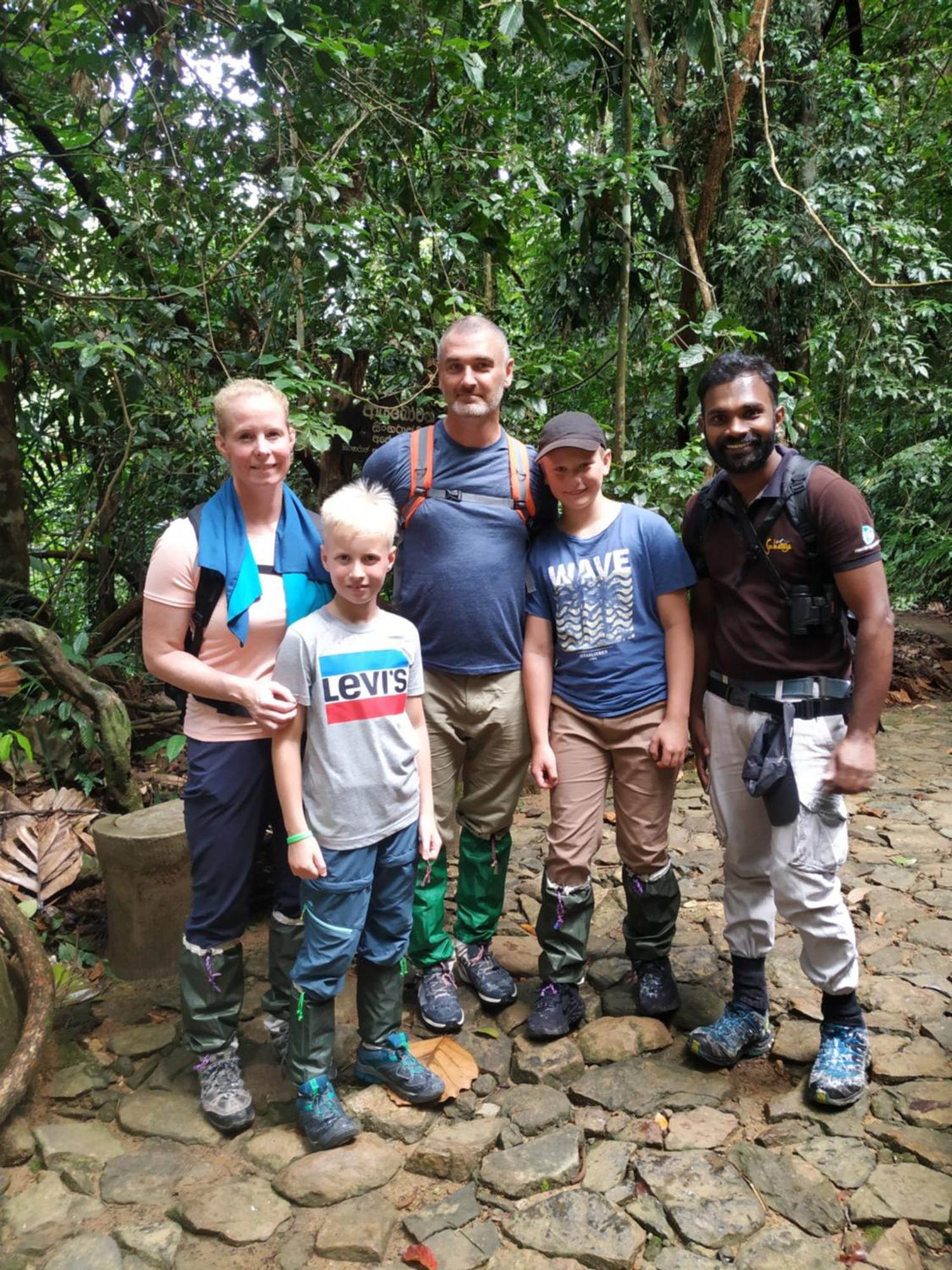 Sinharaja Forest Gate Deniyaya Buitenkant foto